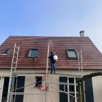 Démoussage et nettoyage toiture à Mennecy – couvreur Essonne